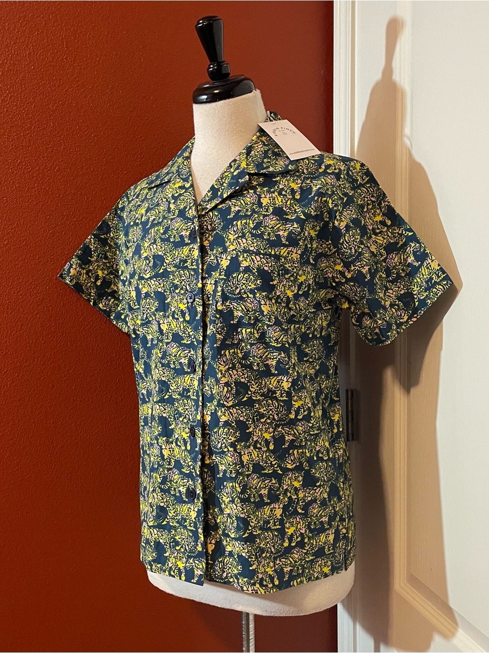 Kirrin Finch Women’s Tiger Androgynous Cabana Camp Safari Button Down Shirt